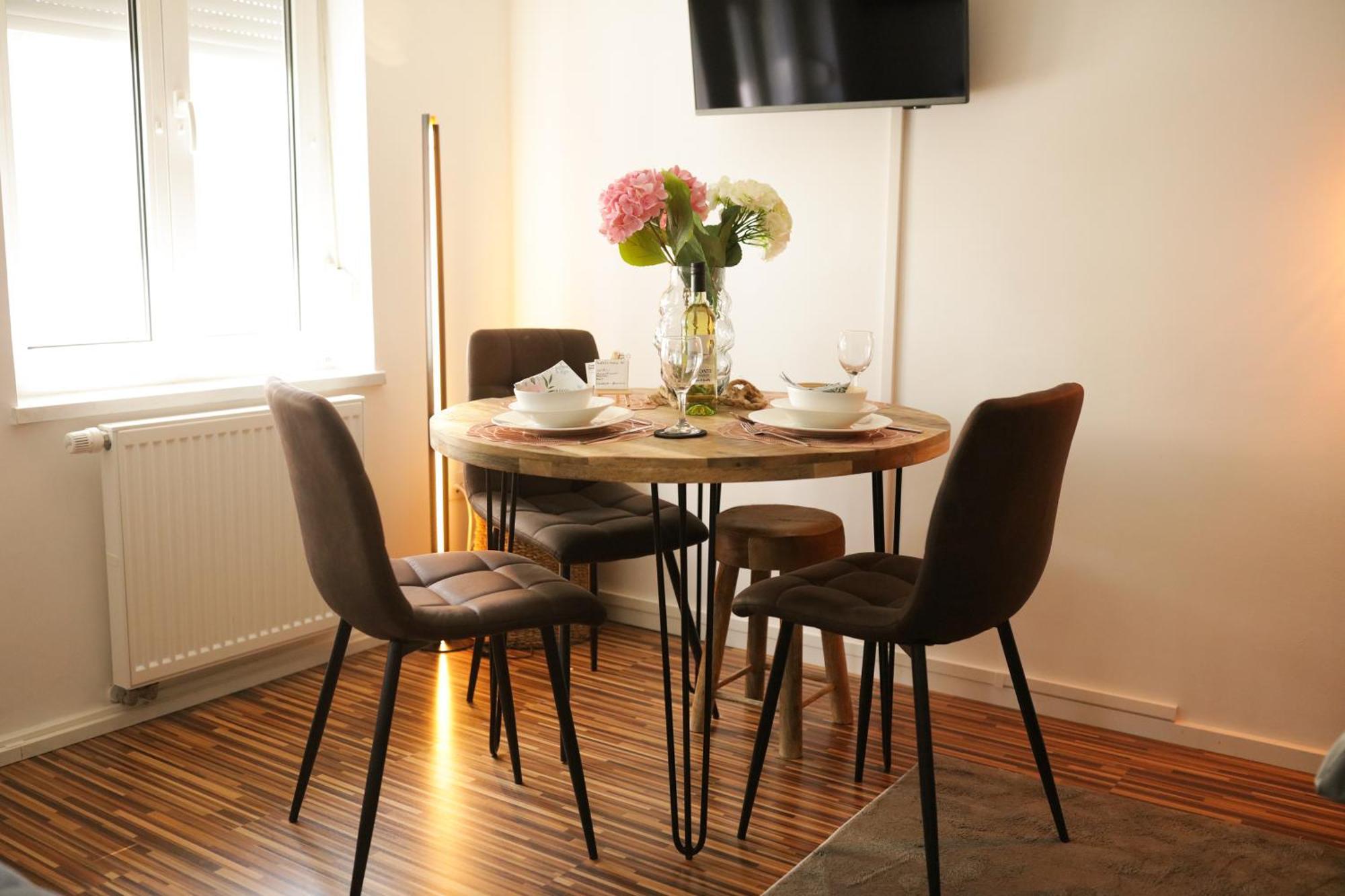 A - Parken, Stilvoll, Modern & Cozy Im Zentrum Von